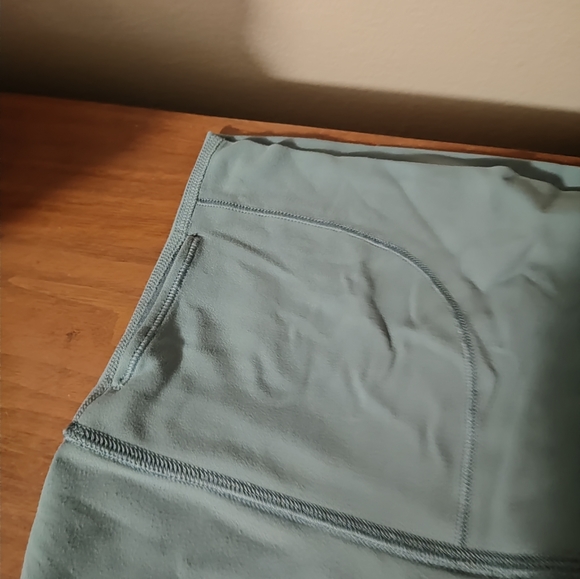 Lululemon Align high rise short - Picture 4 of 5